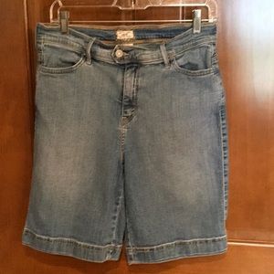 Levi 512 Bermuda denim shorts size 12 good shape